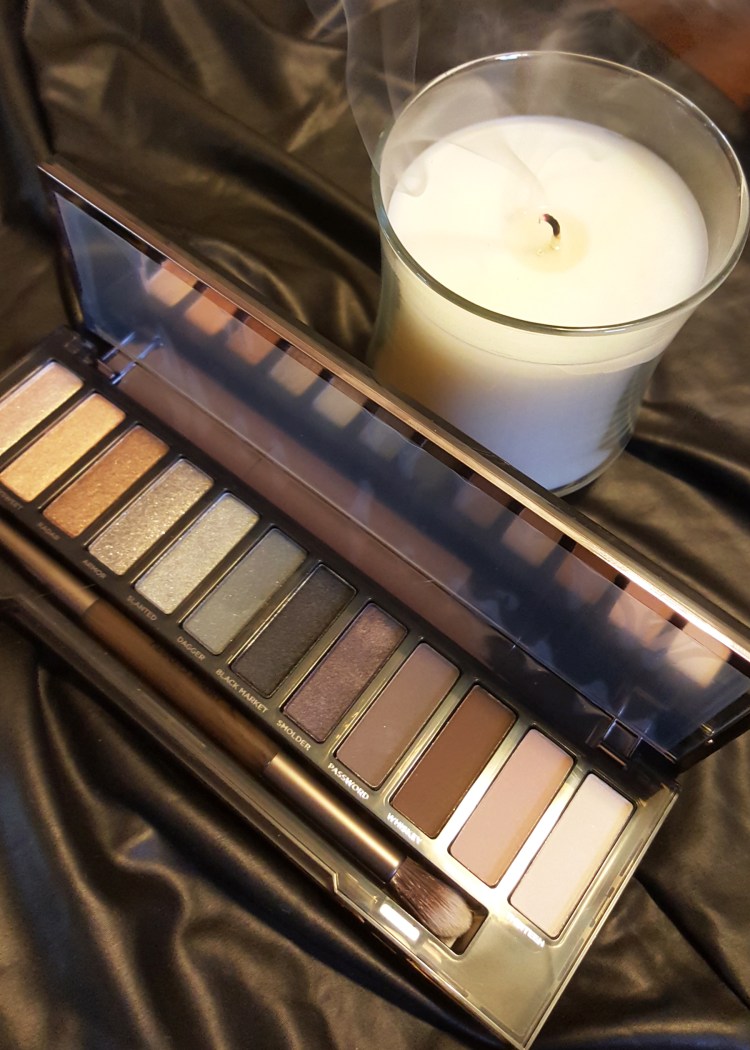 Valentine's Day Smoky Look #nakedsmoky #valentinesday #smokyeye #valentinemakeup www.almostherblog.com