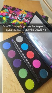 Look with Urban Decay's Electric Palette #urbandecay #electricpalette #funeyeshadow www.almostherblog.com