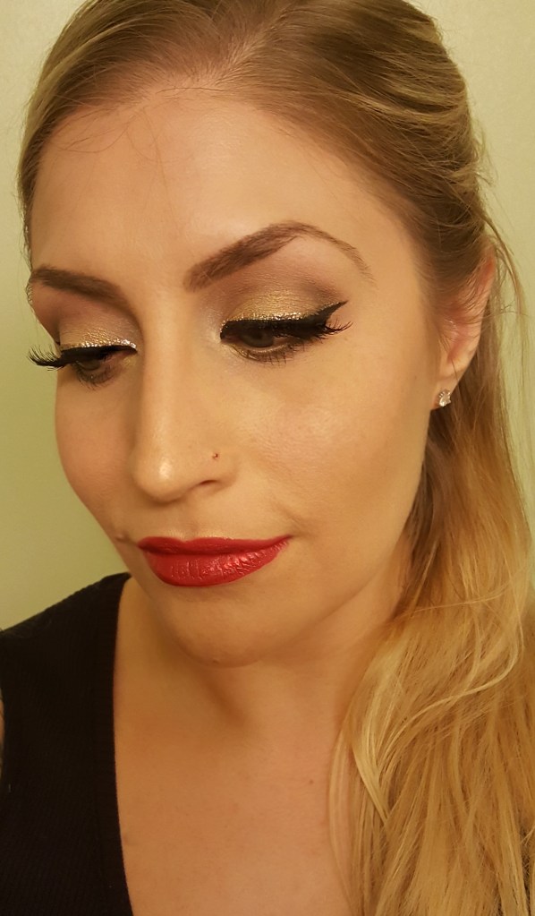 Pretty Christmas Gold Glitter Liner Look! Gold and Red at almostherblog.com #christmasmakeup #holidaylook #goldliner #goldandred #bblogger