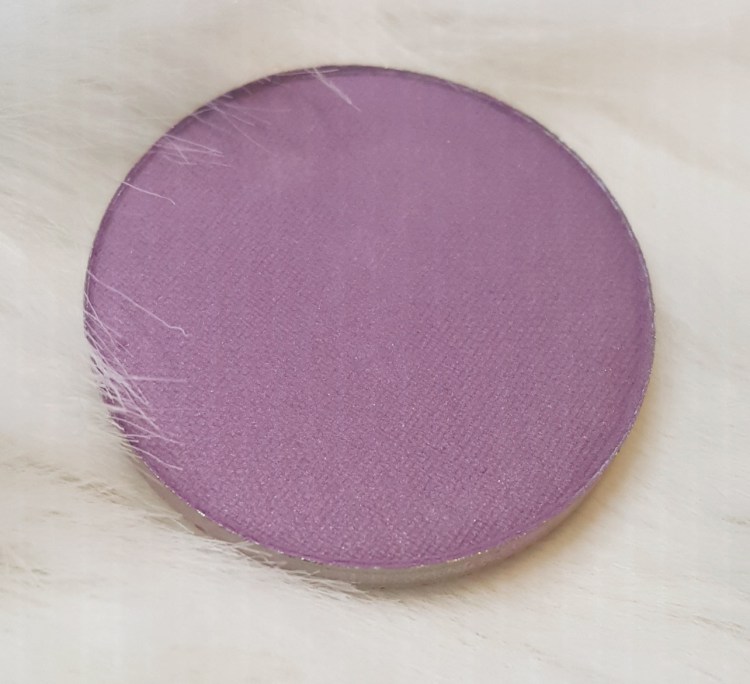 ColourPop Pressed Powder in #SilverLining at Almostherblog.com #colourpop #colourpoppressedpowder